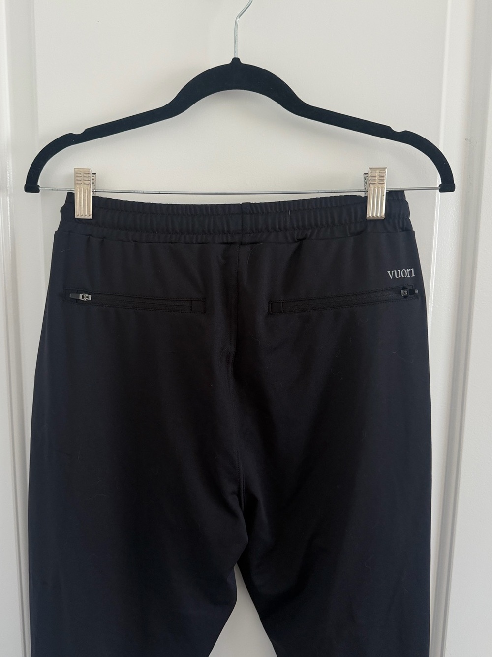 Vuori Black Athletic Jogger with Drawstring - Picture 4 of 5